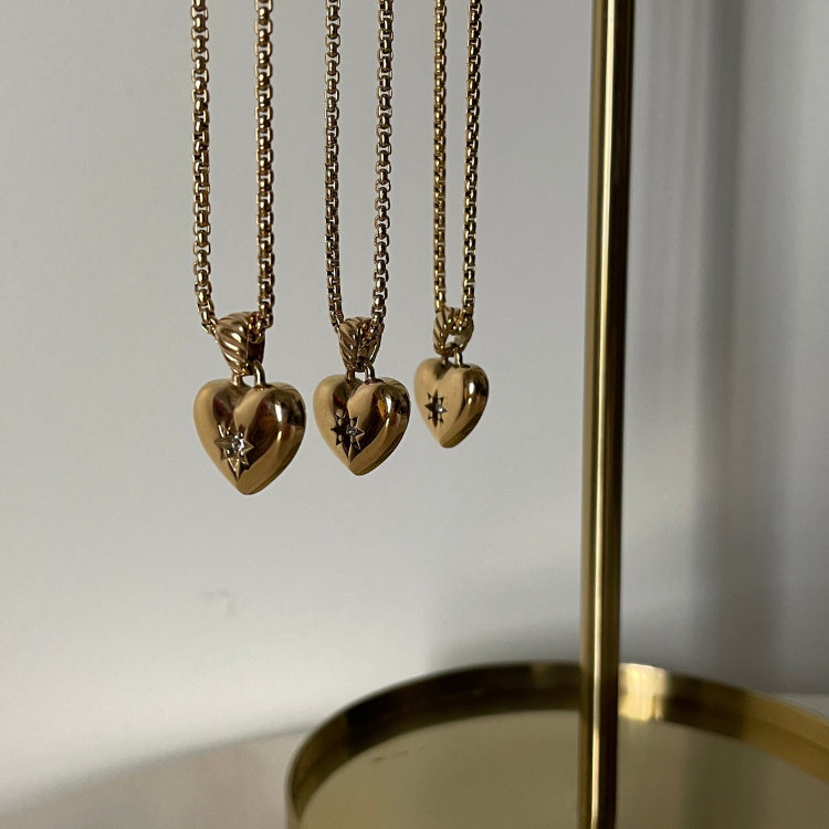 AMOUR NECKLACE