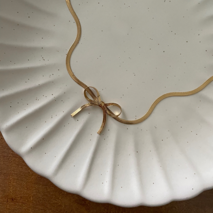 BOW NECKLACE