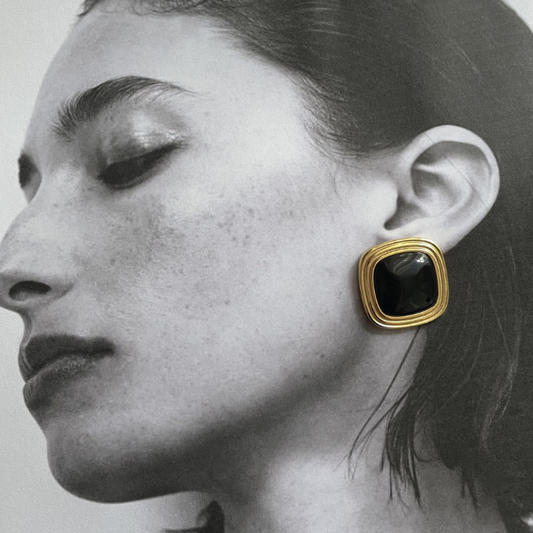 NOIR STUDS
