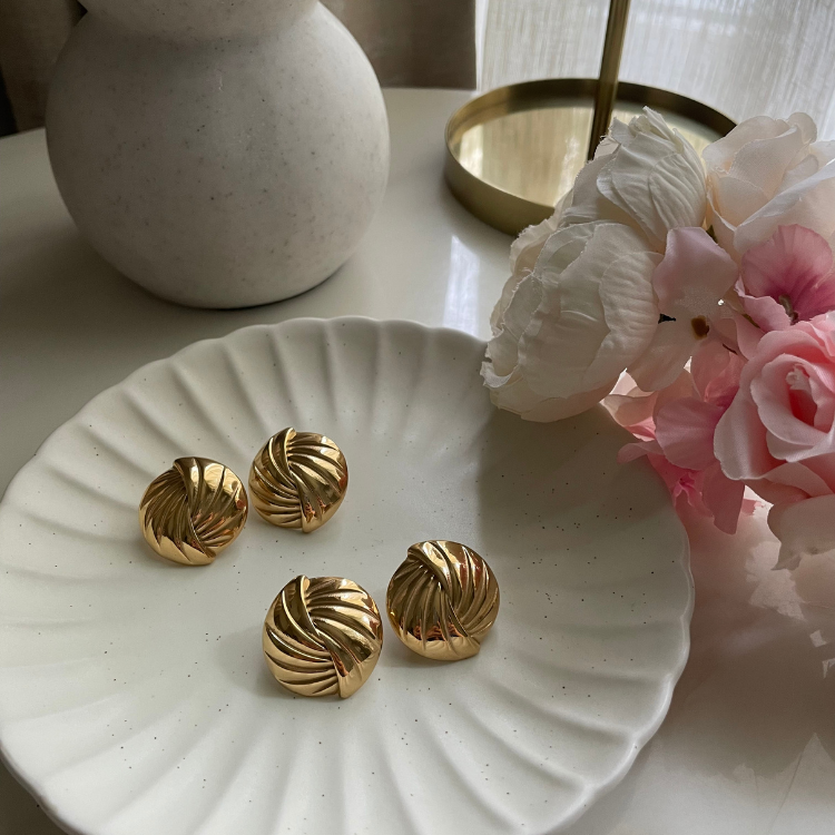 STELLA STUDS