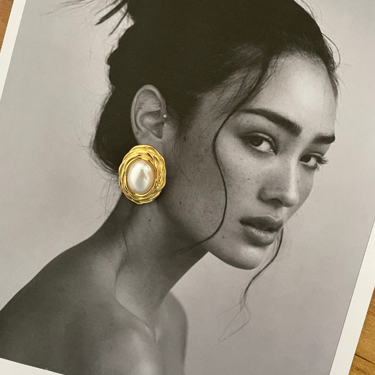 VINTAGE OVAL STUDS