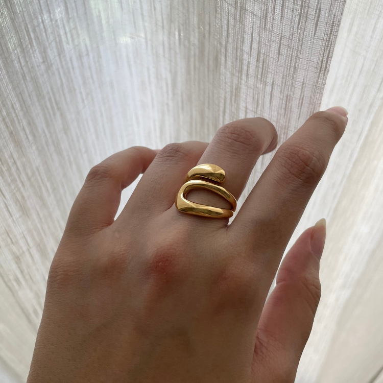 VIVIAN RING